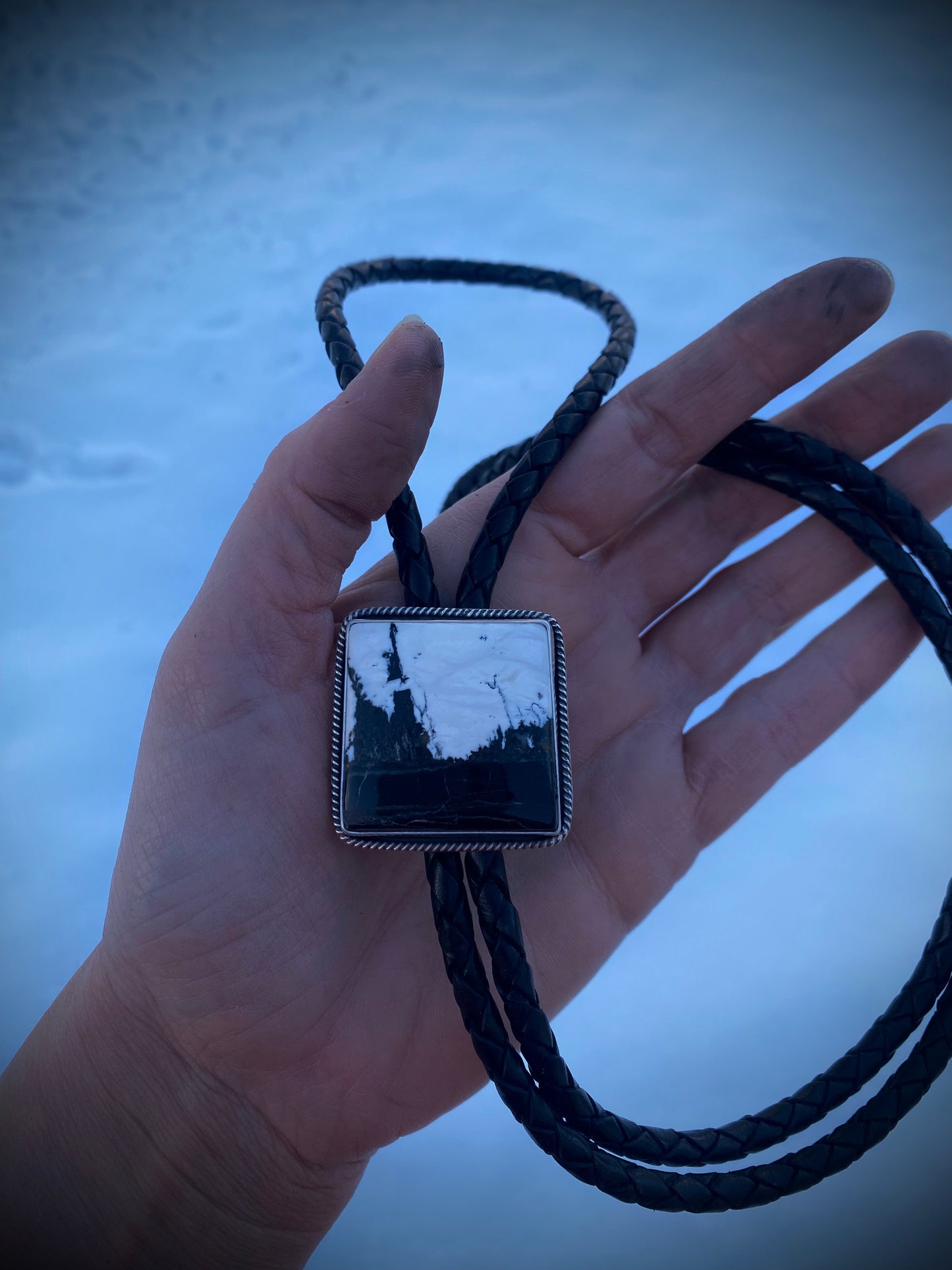 White Buffalo Bolo ⬛️