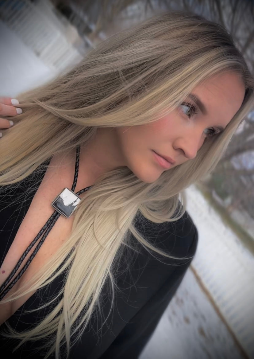 White Buffalo Bolo ⬛️